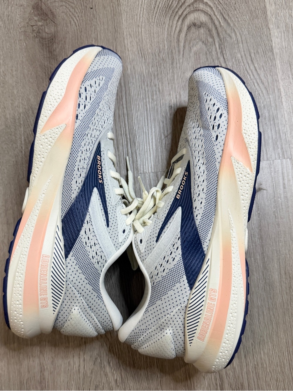 Brooks Cream and Navy Men’s Lightweight Running Shoes Clean